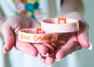 Give Grace Daisy Stretchy Bracelet