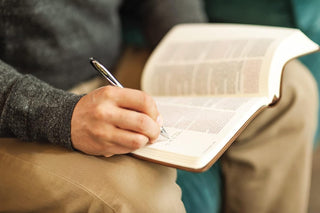 NIV, Journal the Word Bible (Perfect for Note-Taking), Double-Column, Leathersoft, Brown, Red Letter, Comfort Print: Reflect, Take Notes, or Create Art Next to Your Favorite Verses