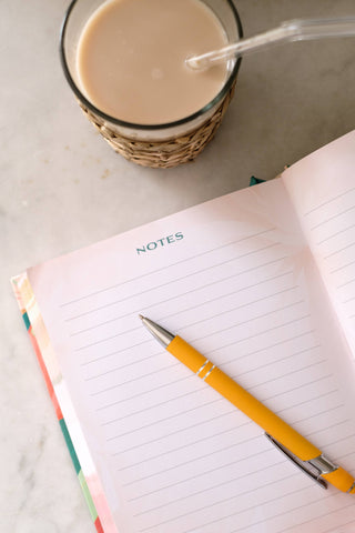 A Year of God's Goodness:A Prayer & Praise Tracker for Women