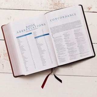 NASB, MacArthur Study Bible, 2nd Edition, Leathersoft, Brown, Comfort Print: Unleashing God's Truth One Verse at a Time, Imitation Leather