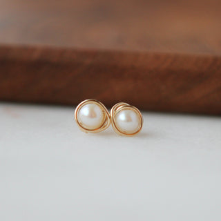 14k Gold Freshwater Pearl Stud Earrings